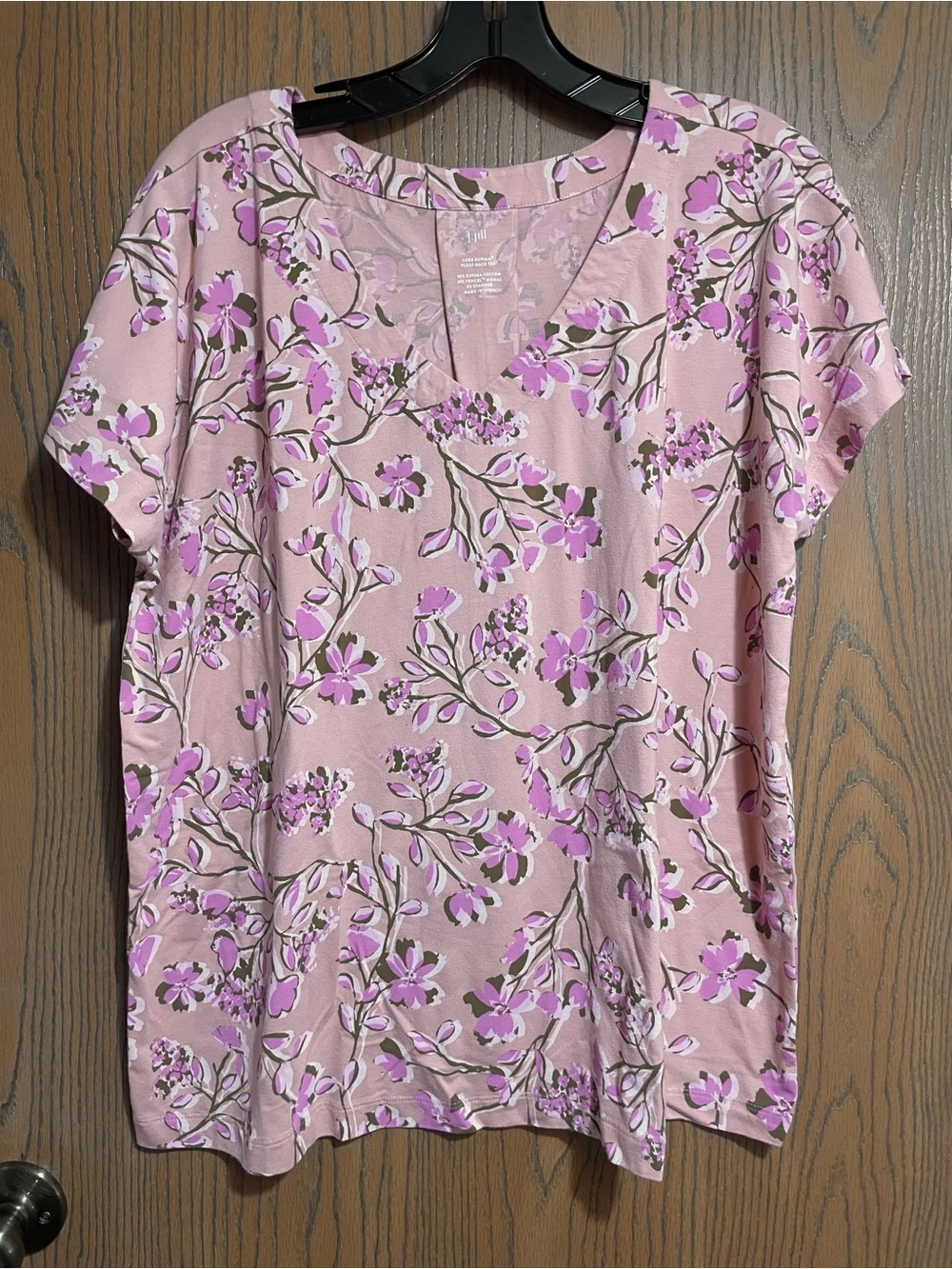 J. Jill Floral Top in Pink and Purple with a V-Neck and Short Sleeves